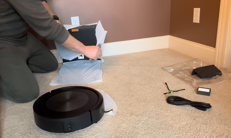 Roomba® j7+ Unboxing 