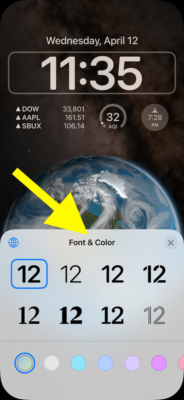 Lock screen font and color selection panel with 8 fonts and unlimited colors